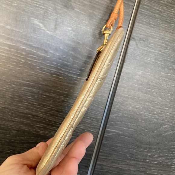 EUC Coach Mini Wristlet in Gold Leather Tag & Wrist Strap in Blond Leather - Picture 7 of 9